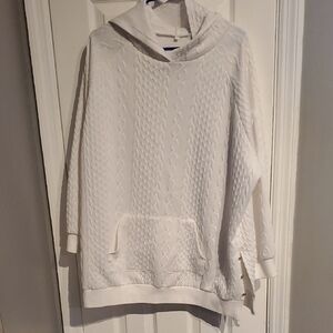Elegant White Cable Knit Turtleneck Sweater